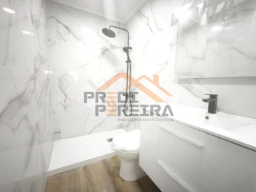 Apartamento T3 para Venda em Santo António dos Cavaleiros e Frielas