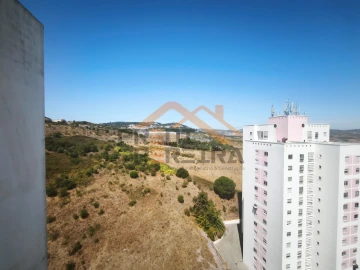 Apartamento T3 para Venda em Santo António dos Cavaleiros e Frielas