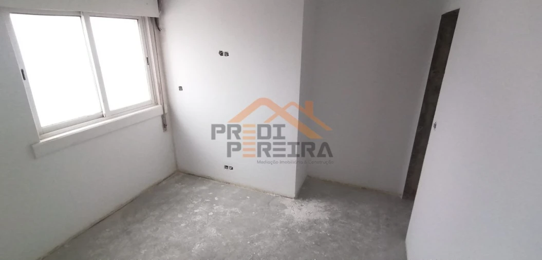 Apartamento T3 para Venda em Santo António dos Cavaleiros e Frielas Foto 8