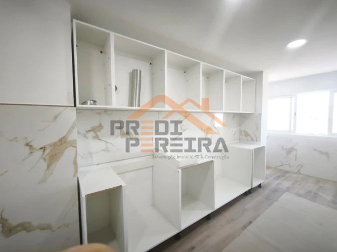 Apartamento T3 para Venda em Santo António dos Cavaleiros e Frielas Foto 2