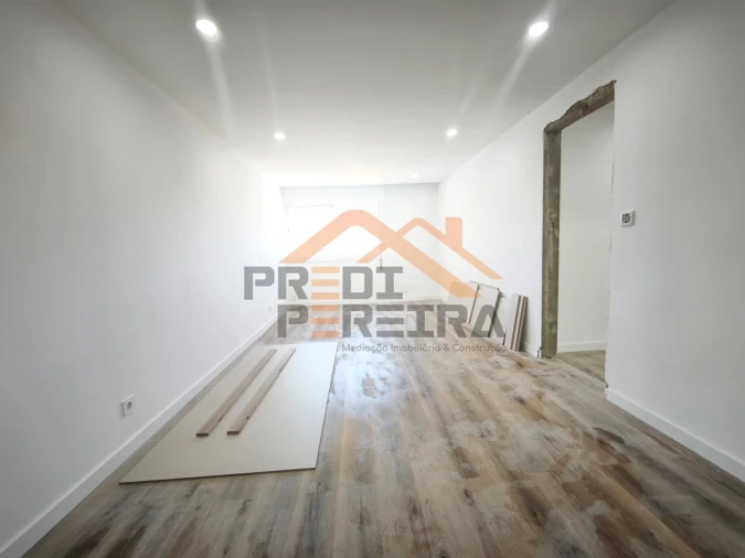 Apartamento T3 para Venda em Santo António dos Cavaleiros e Frielas Foto 8