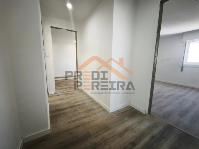 Apartamento T3 para Venda em Santo António dos Cavaleiros e Frielas Foto 12
