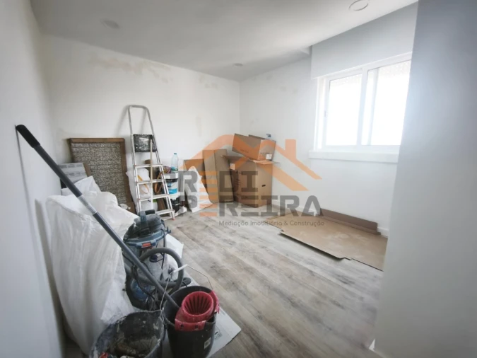 Apartamento T3 para Venda em Santo António dos Cavaleiros e Frielas Foto 13