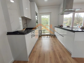 Apartamento T3 para Venda em Benfica