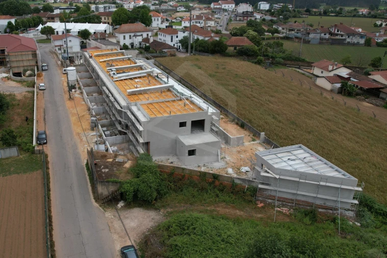 Moradia T3 para Venda em Loureiro Foto 11