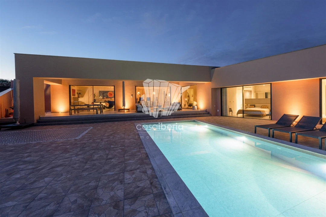 Moradia T4 para Venda em Odiaxere Foto 3