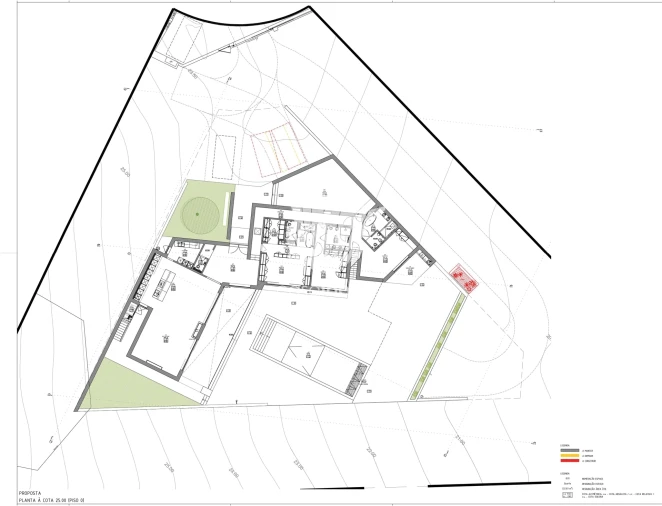 Moradia T4 para Venda em Odiaxere Foto 61