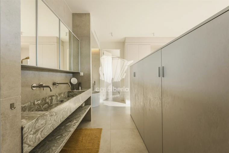 Moradia T4 para Venda em Odiaxere Foto 35