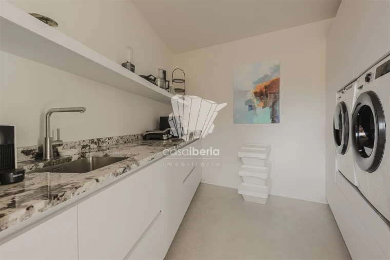 Moradia T4 para Venda em Odiaxere Foto 25