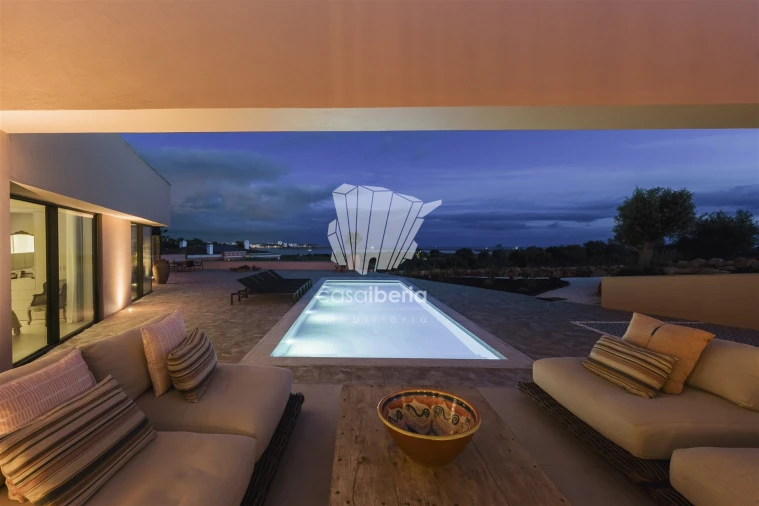 Moradia T4 para Venda em Odiaxere Foto 8