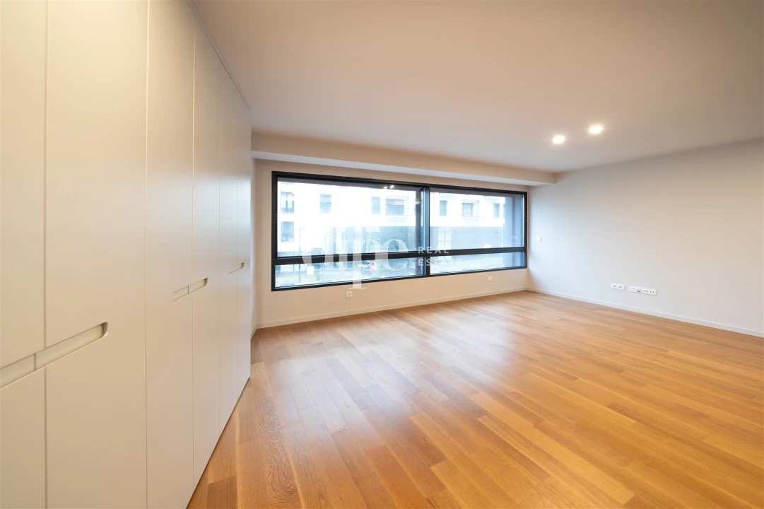 Apartamento T1 para Venda em Urgezes Foto 7