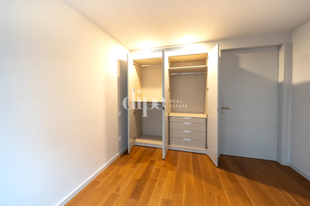 Apartamento T1 para Venda em Urgezes Foto 9