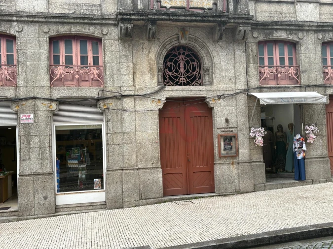 Loja para Arrendamento em Oliveira, São Paio e São Sebastião Foto 1