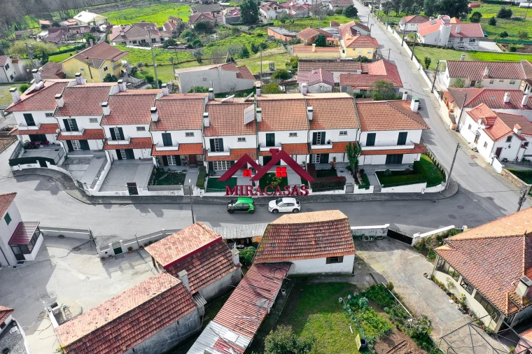 Moradia T3 para Venda em Branca Foto 52