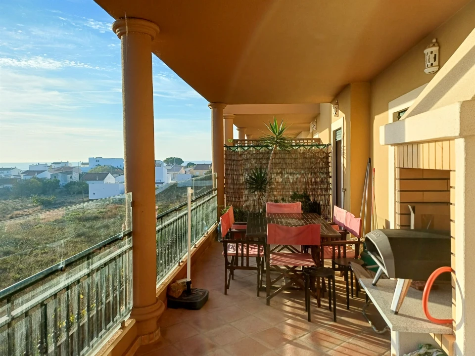 Apartamento T2 para Venda em Budens Foto 2