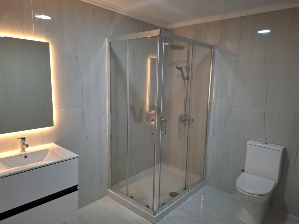 Moradia T5 para Venda em Campanhã Foto 10