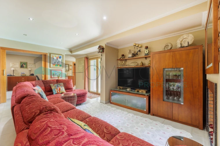 Moradia T5 para Venda em Almancil Foto 8