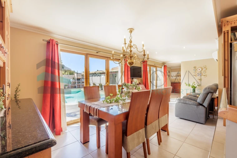 Moradia T5 para Venda em Almancil Foto 7