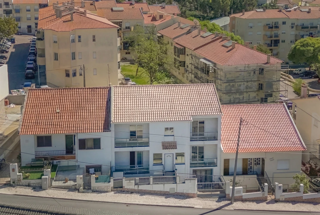 Moradia T4 para Venda em Laranjeiro e Feijó Foto 1