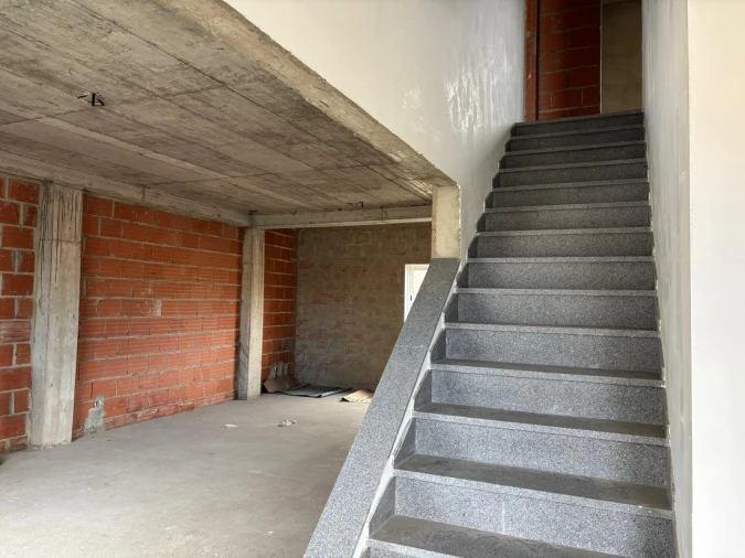 Moradia T4 para Venda em Laranjeiro e Feijó Foto 3