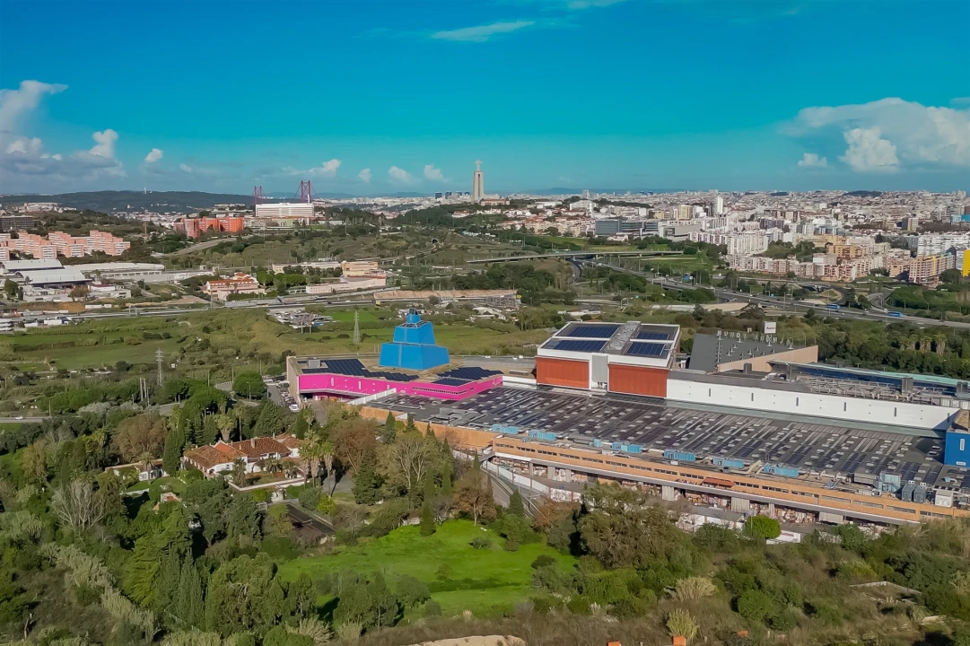 Moradia T4 para Venda em Laranjeiro e Feijó Foto 3