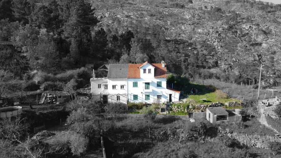 Moradia T6 para Venda em Cantar-Galo e Vila do Carvalho Foto 2