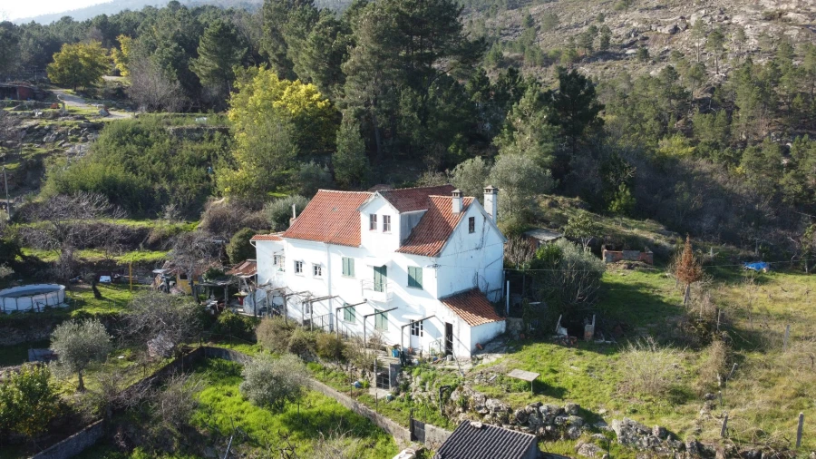 Moradia T6 para Venda em Cantar-Galo e Vila do Carvalho Foto 3