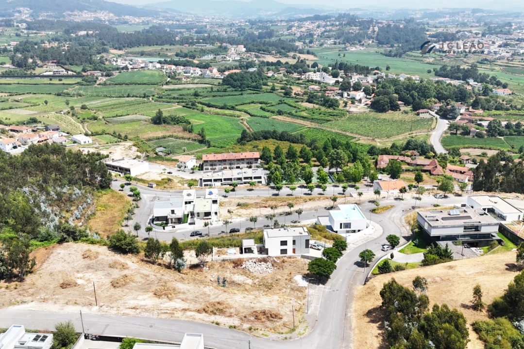 Terreno para Venda em Paredes Foto 3