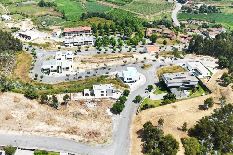 Terreno para Venda em Paredes Foto 2