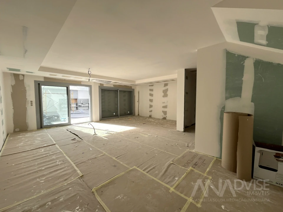 Moradia T4 para Venda em Repeses e São Salvador Foto 1