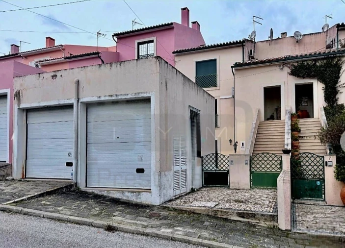 Moradia T3 para Venda em São João Baptista e Santa Maria dos Olivais Foto 2