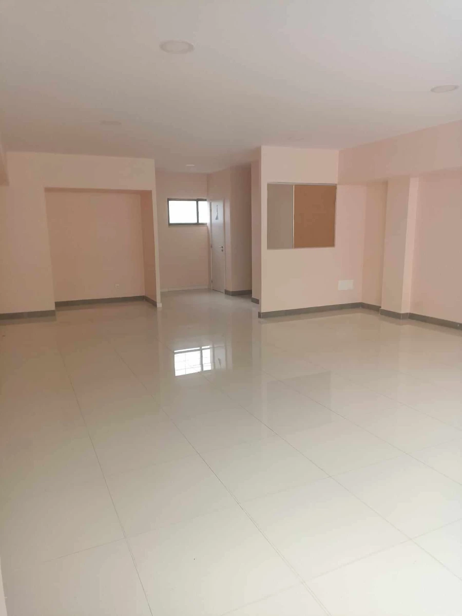 Loja para Arrendamento em São João Baptista e Santa Maria dos Olivais Foto 7