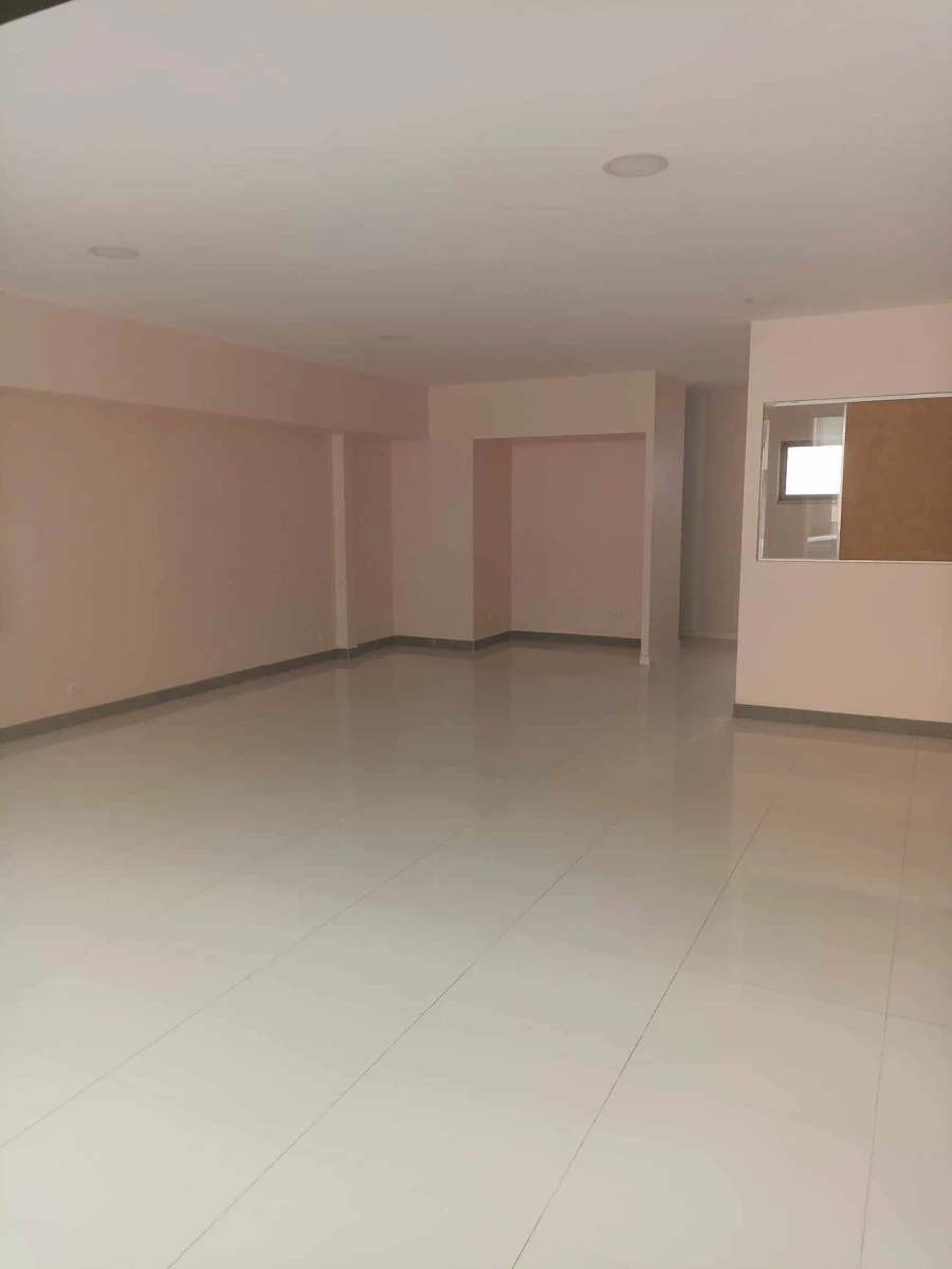 Loja para Arrendamento em São João Baptista e Santa Maria dos Olivais Foto 8