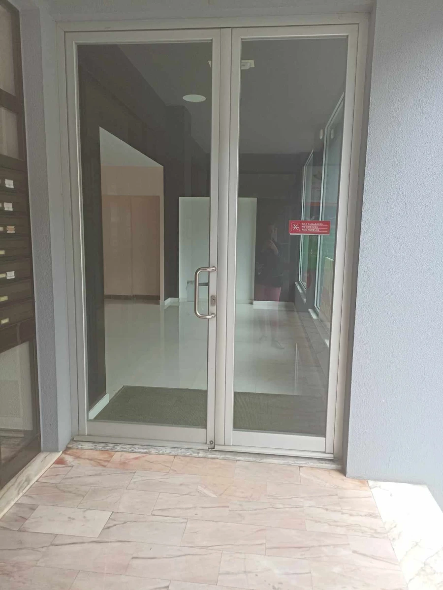 Loja para Arrendamento em São João Baptista e Santa Maria dos Olivais Foto 4