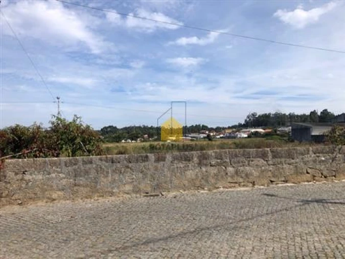 Terreno para Venda em Castêlo da Maia Foto 2