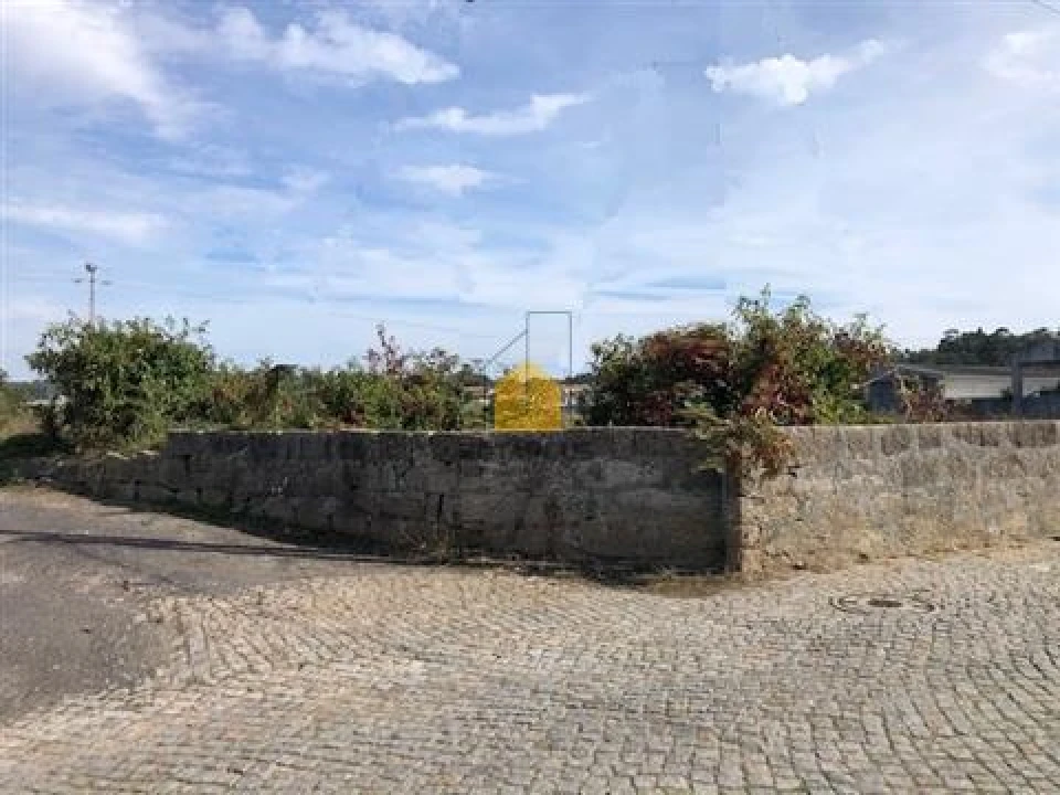 Terreno para Venda em Castêlo da Maia Foto 1