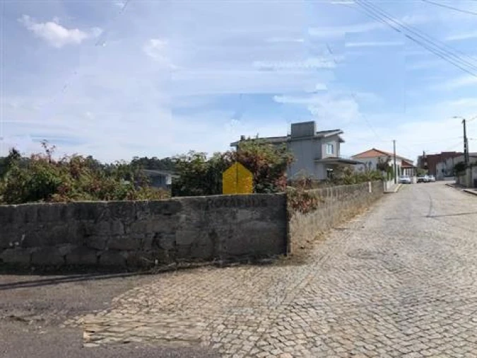 Terreno para Venda em Castêlo da Maia Foto 3