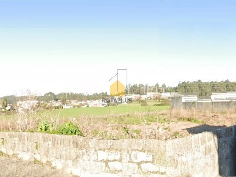 Terreno para Venda em Cidade da Maia Foto 2