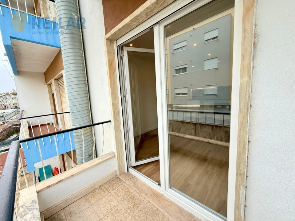 Apartamento T3 para Venda em Camarate, Unhos e Apelação Foto 13