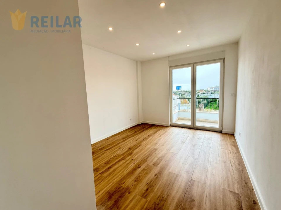 Apartamento T3 para Venda em Camarate, Unhos e Apelação Foto 15