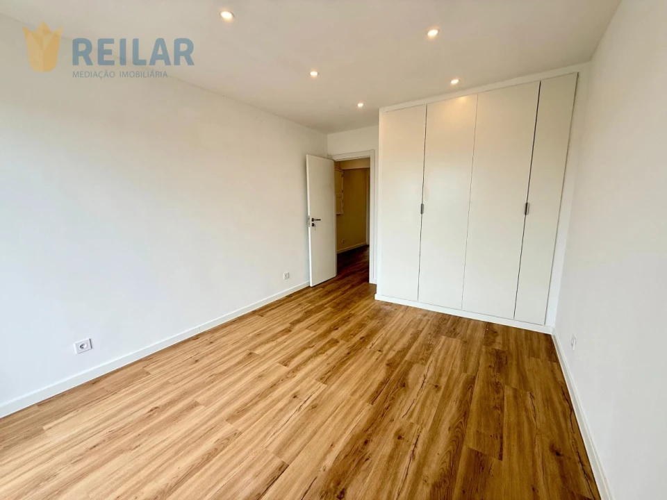 Apartamento T3 para Venda em Camarate, Unhos e Apelação Foto 17