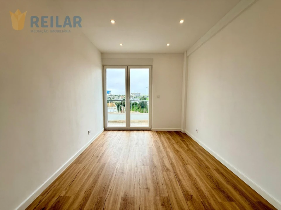 Apartamento T3 para Venda em Camarate, Unhos e Apelação Foto 18