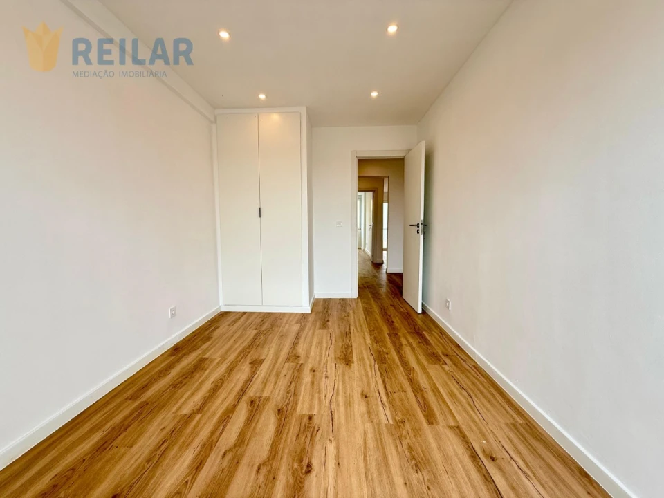 Apartamento T3 para Venda em Camarate, Unhos e Apelação Foto 22