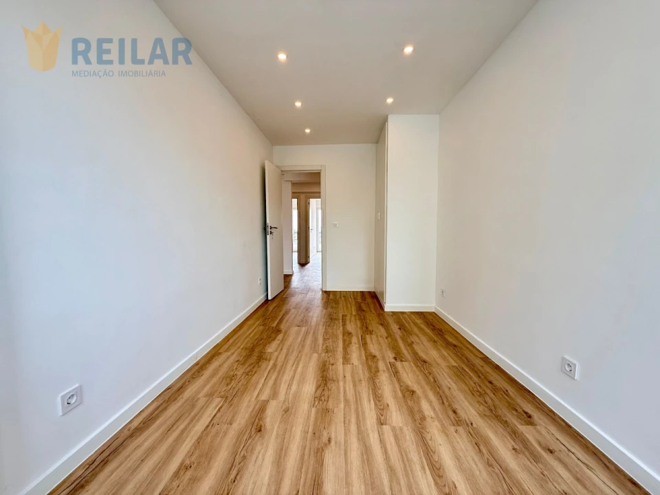 Apartamento T3 para Venda em Camarate, Unhos e Apelação Foto 24