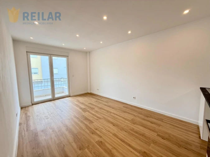 Apartamento T3 para Venda em Camarate, Unhos e Apelação Foto 5