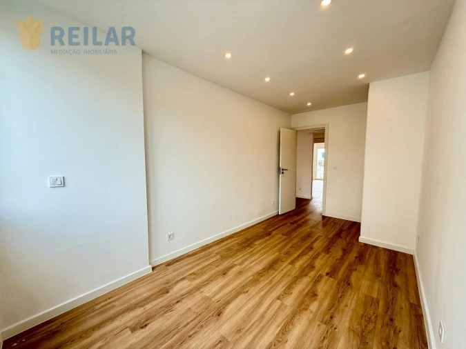 Apartamento T3 para Venda em Camarate, Unhos e Apelação Foto 28