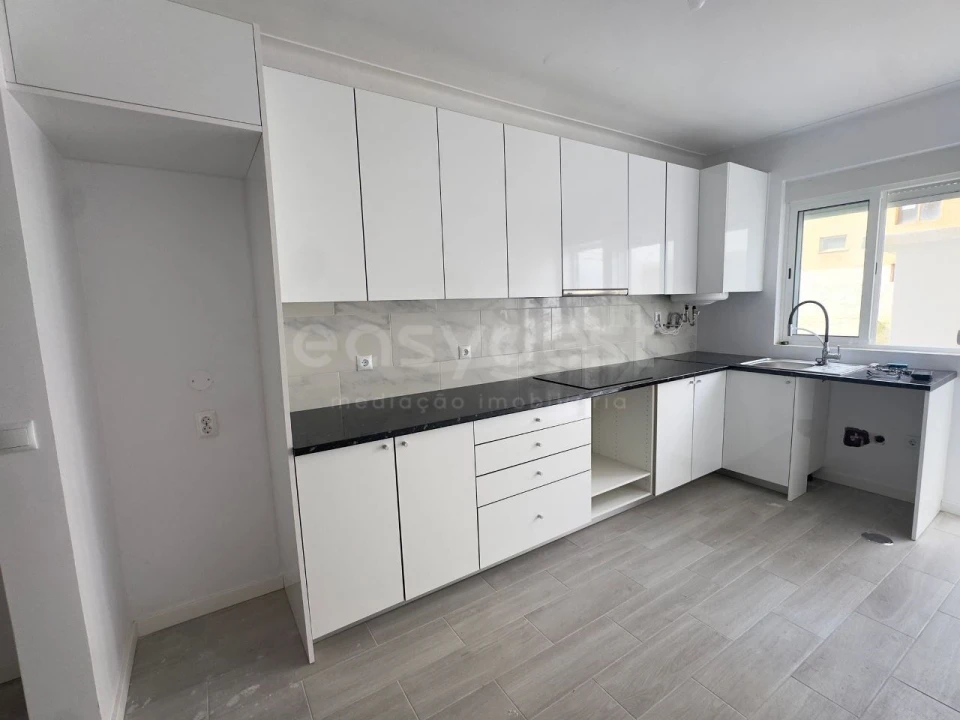 Apartamento T3 para Venda em Amora Foto 2