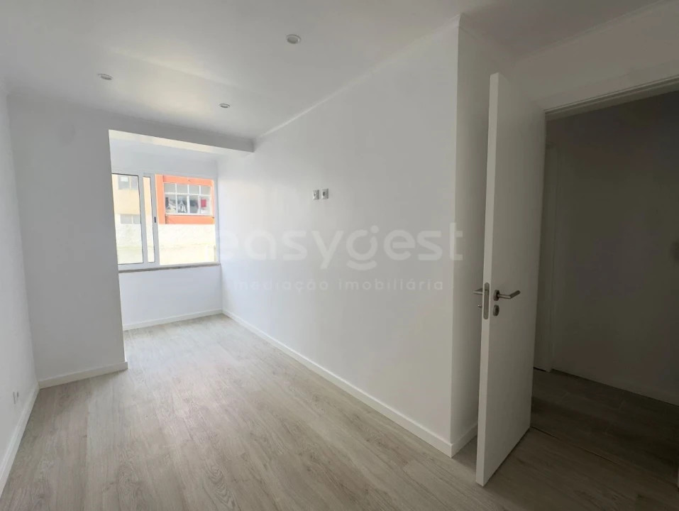 Apartamento T3 para Venda em Amora Foto 10