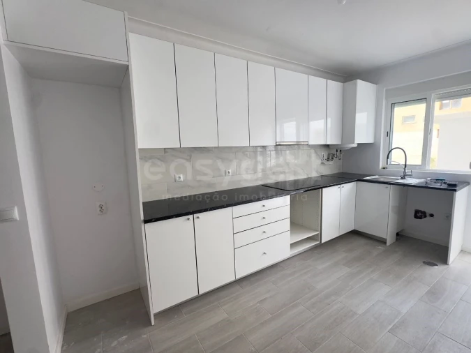 Apartamento T3 para Venda em Amora Foto 2