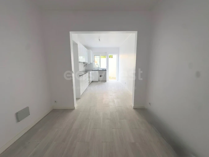 Apartamento T3 para Venda em Amora Foto 3
